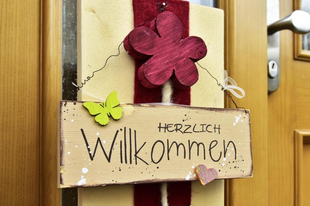 Zimmervermietung Zum Weissen Roessl Sarentino Eksteriør billede